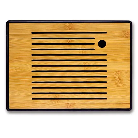 QY-013.jpg Чабань бамбуковая прямоугольная 32*23,5*3 cм, пластиковый черный поддон — изображение 1